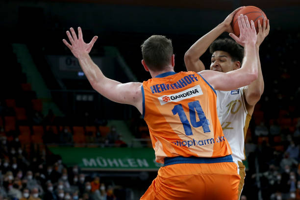 刻做出了正 刻做出了正