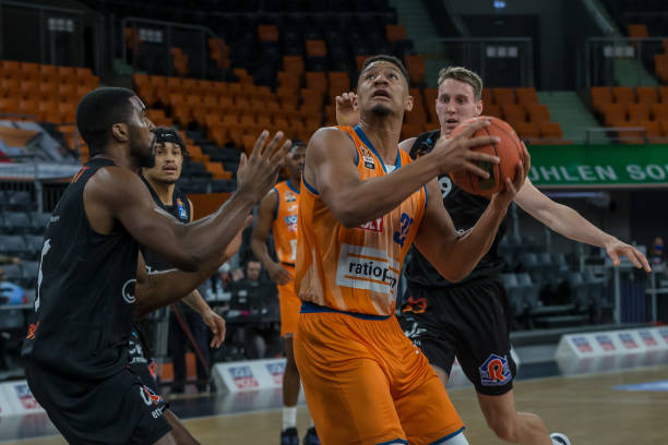 背后是阿格 背后是阿格